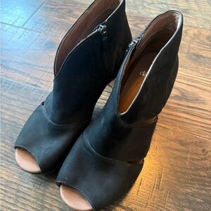 Dansko size 42 Mules/Booties Black Suede peep toe, zip up heels